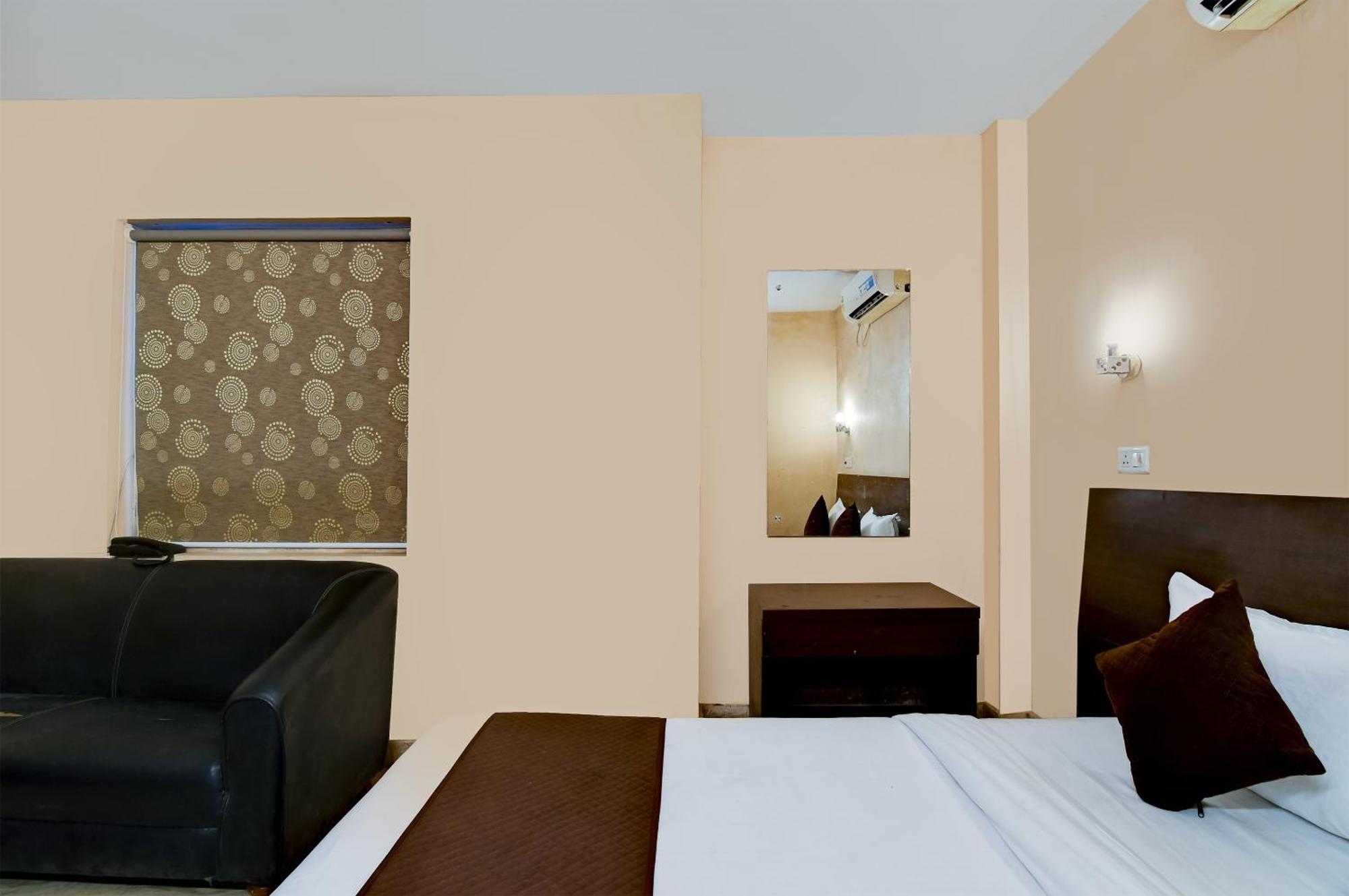 Salt Lake Inn Калькутта Экстерьер фото